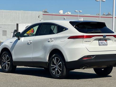 Certified 2021 Toyota Venza LE w/ Carpet Mat Package (TMS) AWD/4WD image 7