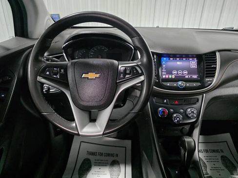 Used 2020 Chevrolet Trax LT w/ LT Convenience Package AWD/4WD image 8