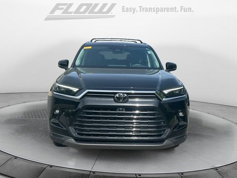 Used 2024 Toyota Grand Highlander AWD image 3