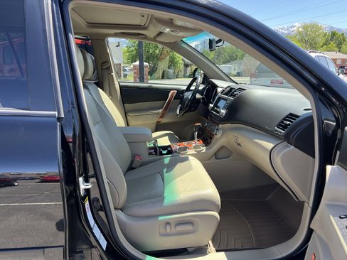 Used 2010 Toyota Highlander Limited AWD/4WD image 11