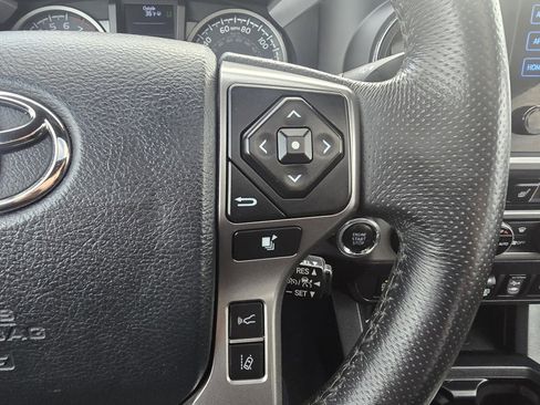 Used 2018 Toyota Tacoma Limited image 22