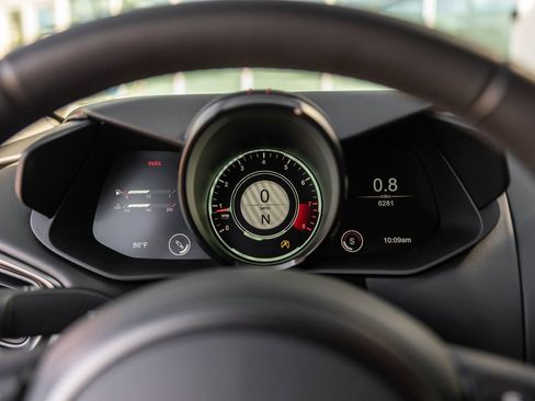 Used 2021 Aston Martin V8 Vantage Coupe RWD image 19