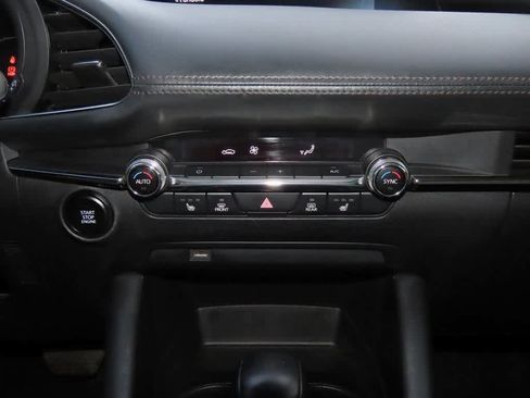 Used 2020 MAZDA MAZDA3 Hatchback w/ Preferred Package image 21