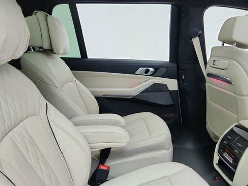 Used 2025 BMW X7 xDrive40i w/ Executive Package image 25