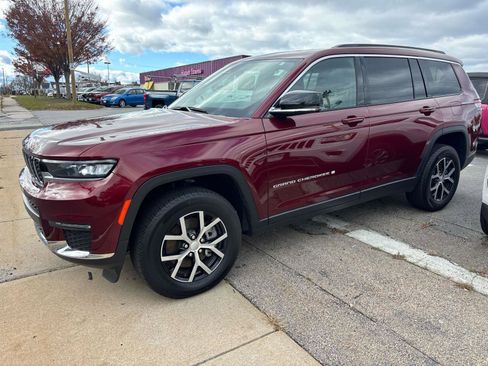 Used 2024 Jeep Grand Cherokee L Limited image 3