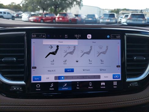 Used 2021 Chrysler Pacifica Limited w/ Uconnect Theater Family Group AWD/4WD image 18