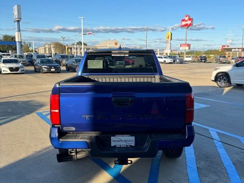 Used 2025 Toyota Tacoma SR5 image 5