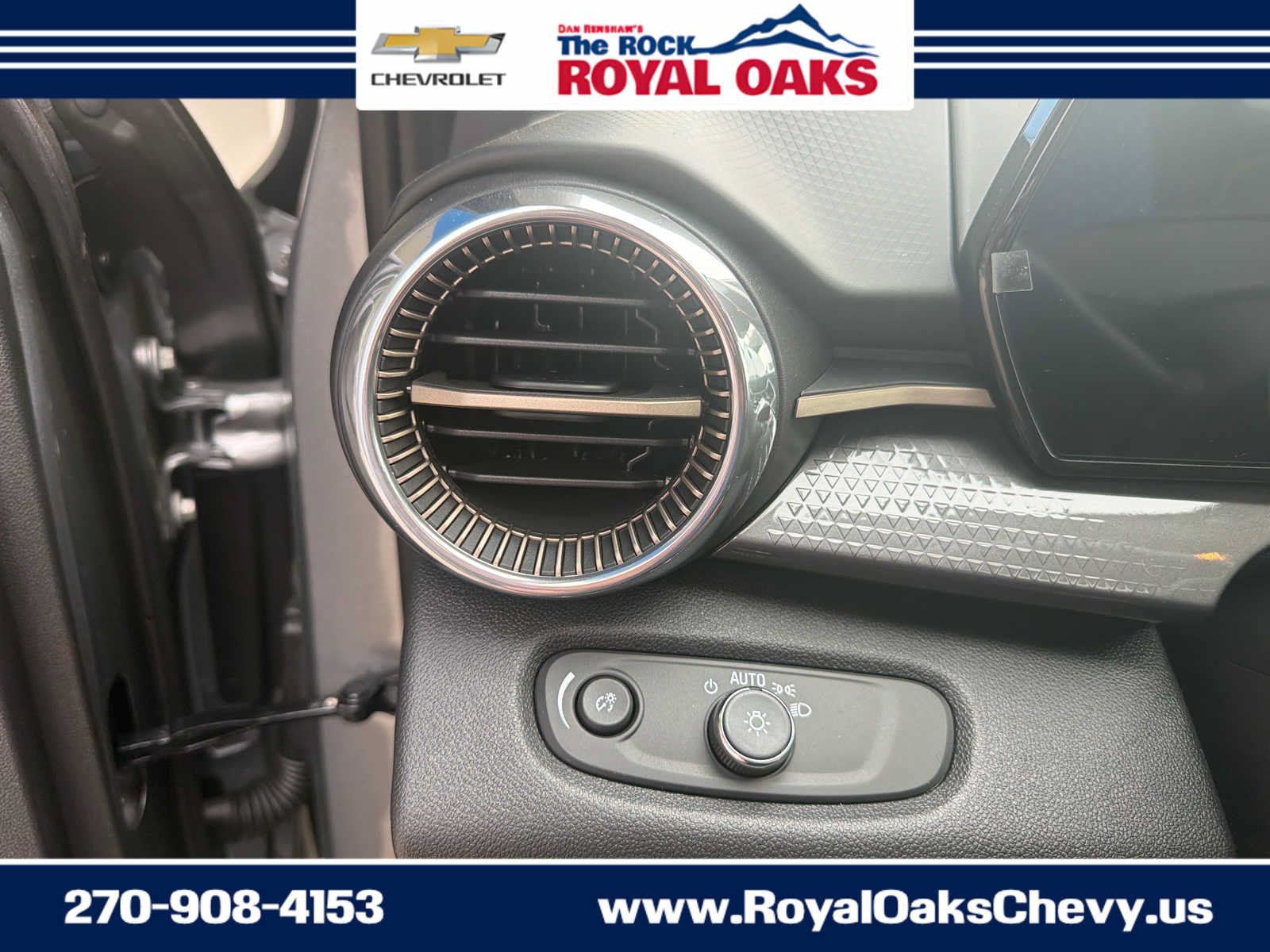 Used 2026 Chevrolet Trax ACTIV w/ Sunroof Package FWD image 21