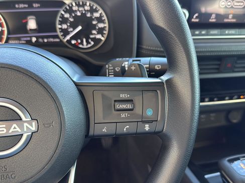 Used 2024 Nissan Rogue SV FWD image 21