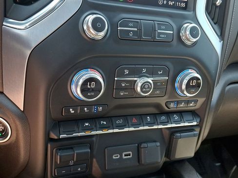 Certified 2022 GMC Sierra 1500 SLT w/ SLT Premium Plus Package AWD/4WD image 16