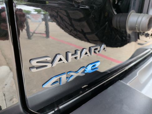 Used 2025 Jeep Wrangler Unlimited Sahara AWD/4WD image 34