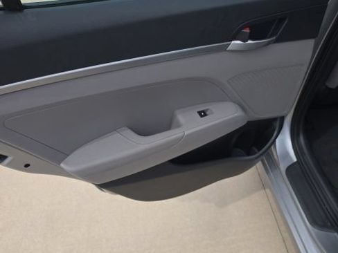 Used 2020 Hyundai Elantra SE FWD image 20