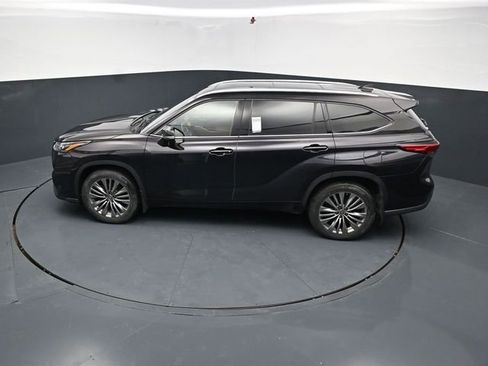 Used 2021 Toyota Highlander Platinum image 41
