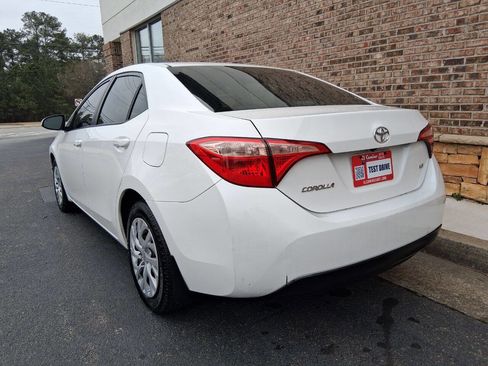 Used 2019 Toyota Corolla LE image 3
