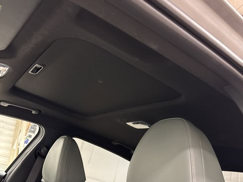 Used 2025 Hyundai Elantra Limited image 10