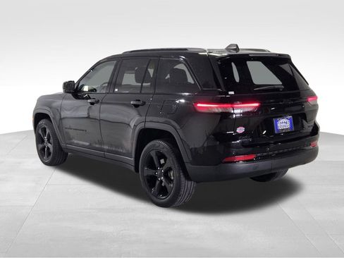Used 2023 Jeep Grand Cherokee Limited w/ Black Appearance Package AWD/4WD image 23