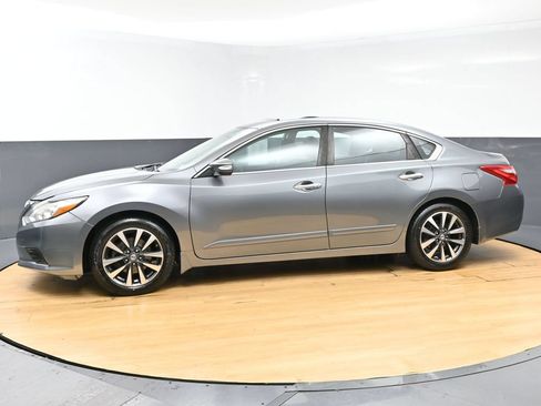 Used 2016 Nissan Altima 2.5 SV w/ Convenience Package FWD image 6