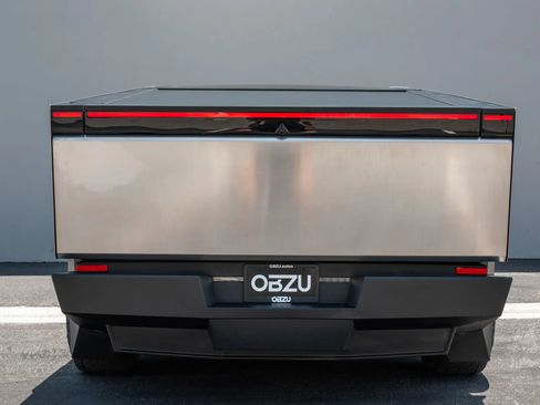 Used 2025 Tesla Cybertruck AWD Crew Cab image 28