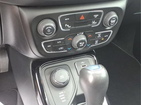 Used 2021 Jeep Compass Limited w/ Sun and Sound Group AWD/4WD image 9