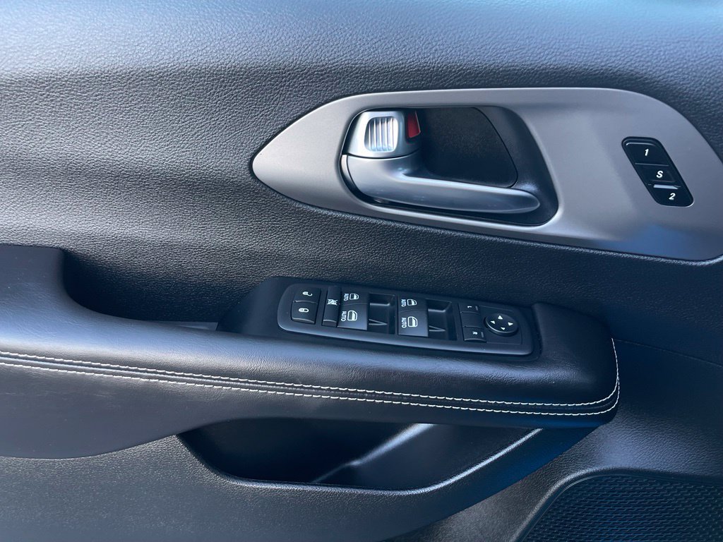 New 2027 Chrysler Pacifica Select FWD image 8