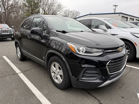 Certified 2019 Chevrolet Trax LT w/ Sun & Sound Package image 2