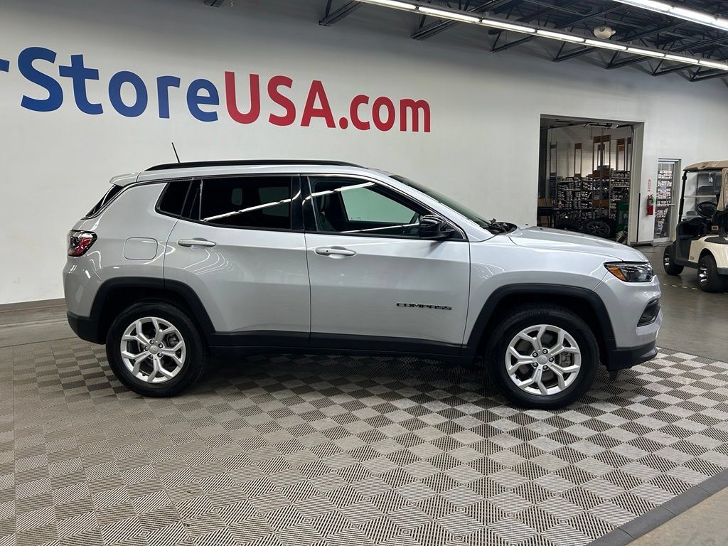 Used 2024 Jeep Compass Latitude AWD/4WD image 13