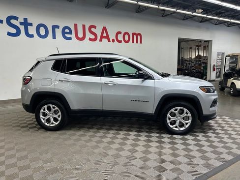 Used 2024 Jeep Compass Latitude AWD/4WD image 13
