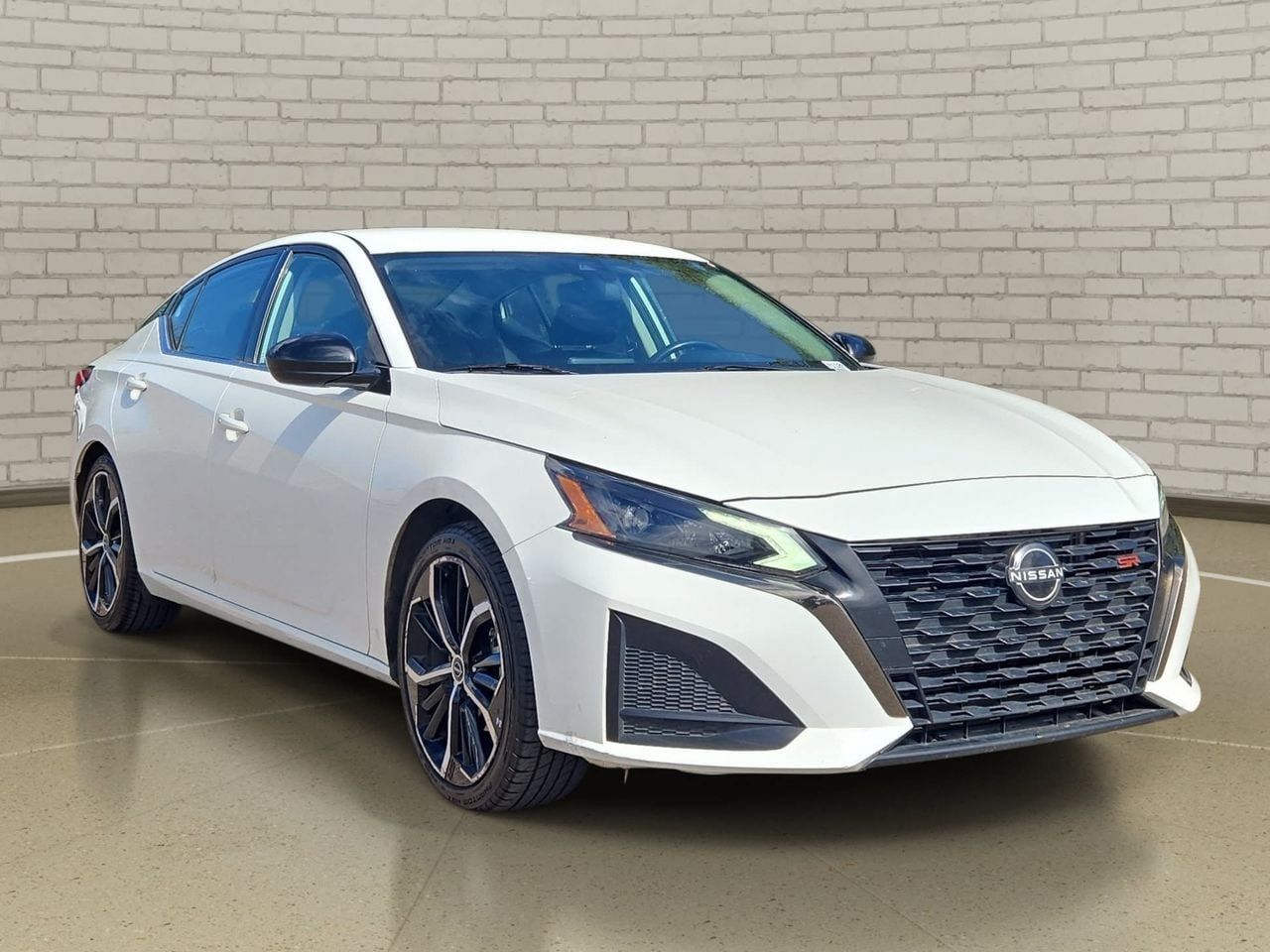Used 2024 Nissan Altima 2.5 SR FWD image 3
