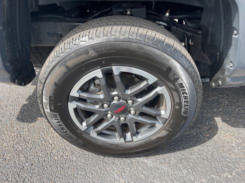 Used 2025 Toyota Tacoma TRD Sport AWD/4WD image 22