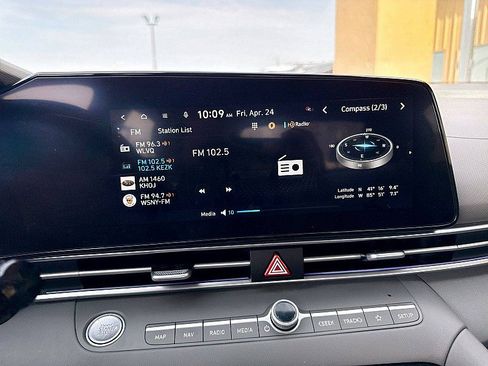 Used 2025 Hyundai Elantra SEL FWD image 11