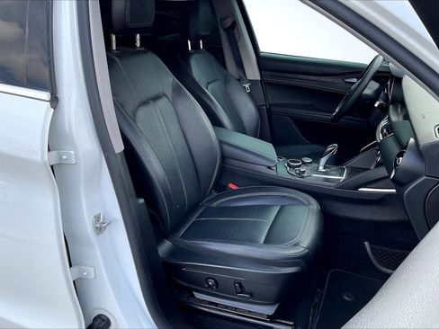 Used 2018 Alfa Romeo Stelvio AWD image 7