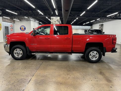 Used 2018 Chevrolet Silverado 2500 LT w/ LT Convenience Package AWD/4WD image 4