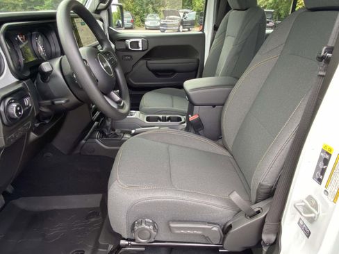 New 2025 Jeep Gladiator Sport image 16