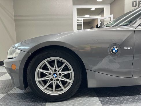 Used 2005 BMW Z4 2.5i image 12