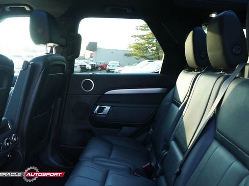 Used 2020 Land Rover Discovery Landmark image 26