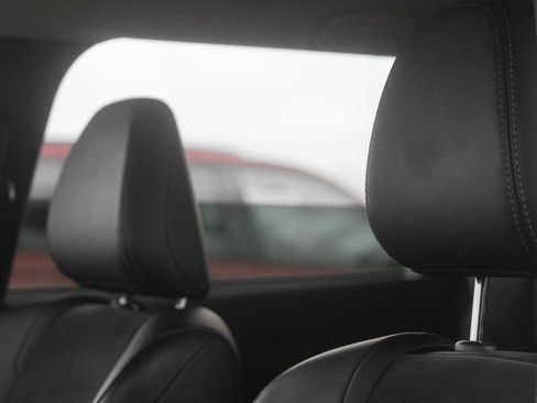 Used 2024 Mitsubishi Outlander SE Black Edition image 18