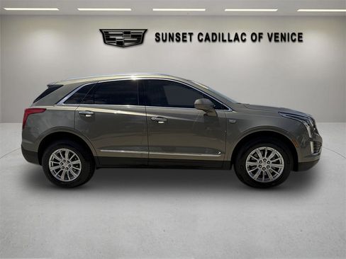 Used 2019 Cadillac XT5 Premium Luxury FWD image 2