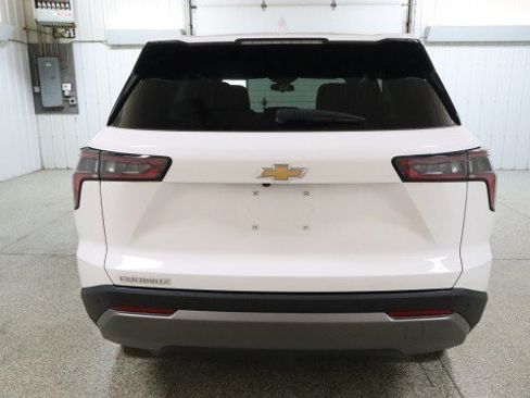 Used 2025 Chevrolet Equinox LT FWD image 8