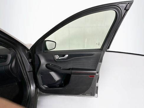 Used 2025 Ford Escape ST-Line FWD image 31