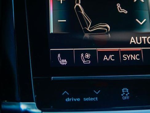 Certified 2023 Audi e-tron Premium Plus w/ Premium Plus Package AWD/4WD image 29