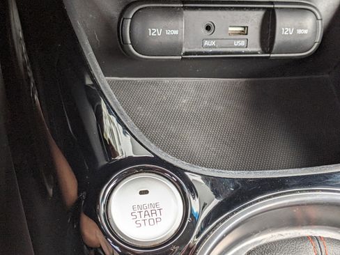 Certified 2017 Kia Soul ! w/ Tech Package image 25