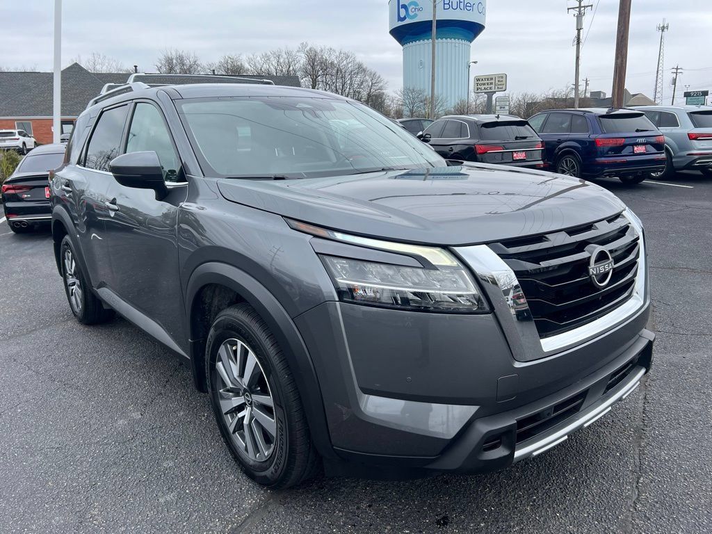 Used 2023 Nissan Pathfinder SL w/ Cargo Package AWD/4WD image 4