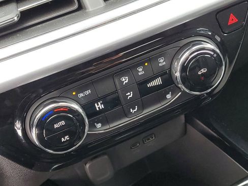 Used 2025 Chevrolet Trax LT w/ LT Convenience Package image 21