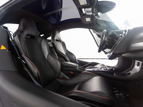 Used 2022 McLaren GT image 30