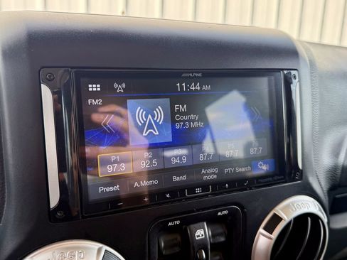 Used 2017 Jeep Wrangler Unlimited Sahara AWD/4WD image 23