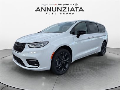 New 2026 Chrysler Pacifica Select