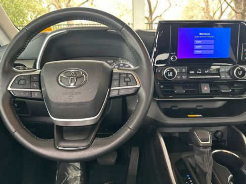 Certified 2024 Toyota Highlander XLE image 18