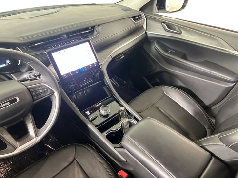 Used 2023 Jeep Grand Cherokee Limited image 20