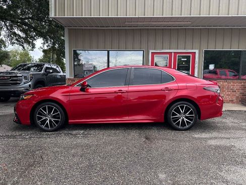 Used 2023 Toyota Camry SE FWD image 5