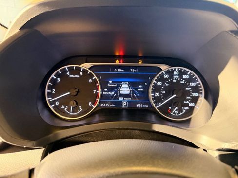 Used 2024 Nissan Sentra SR w/ SR Premium Package FWD image 36